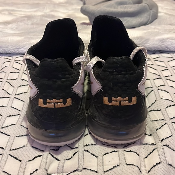 Lebron 17 basketball shoe, size 8 men, white/black/gold - Picture 4 of 4